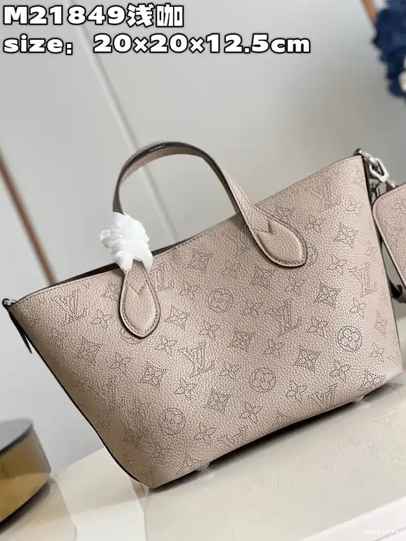 WIS BLOSSOM VUITTON LOUIS PM 0601